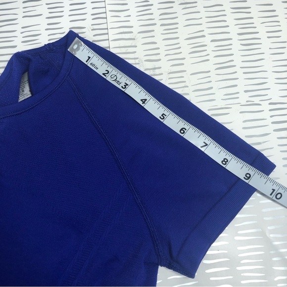 Athleta fitness top with elastic on the back and front - Picture 4 of 10